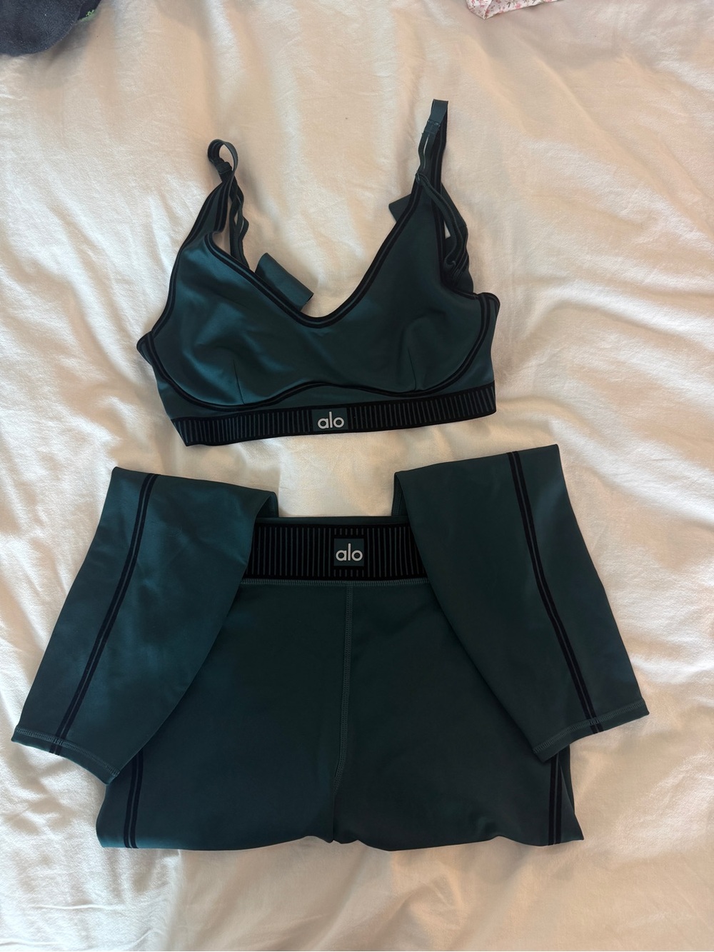 ALO Yoga Deep Green Sports Bra and High-Waist Leggings Set